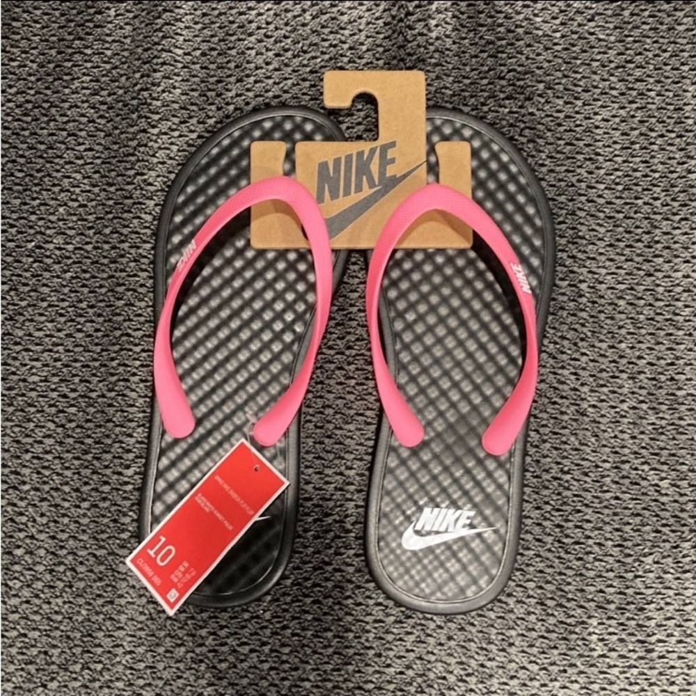 Womens Nike Flip flops Sz 10
